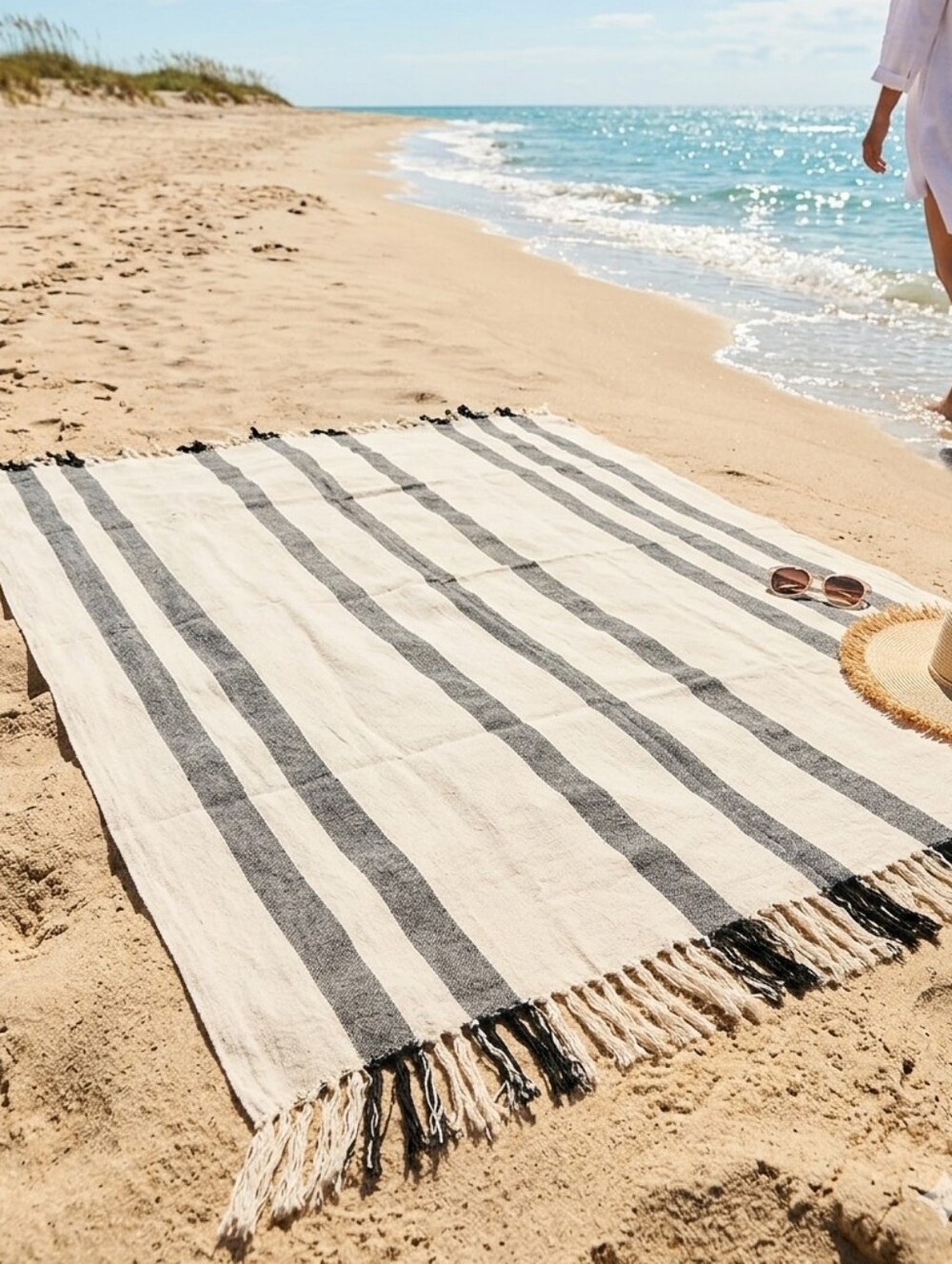 Zara⛱NWT THROW/BEACH/SCARF Attached Tie Black and Cream Striped LARGE Sz 74"×64"